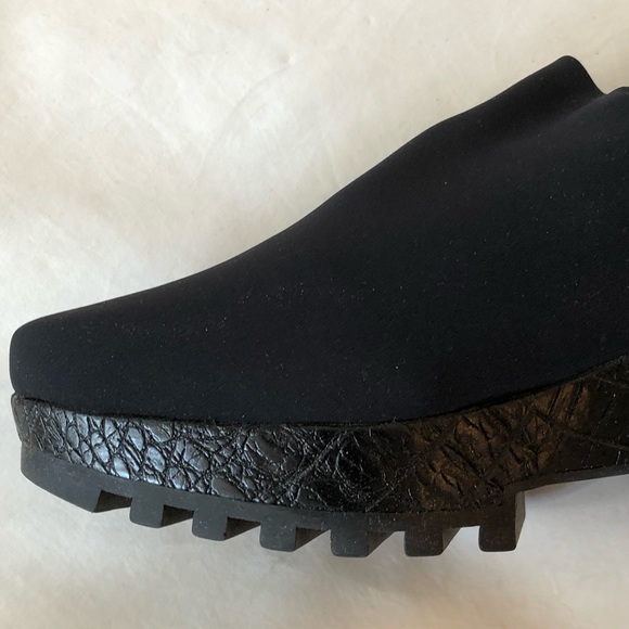 Elegant black platform loafers. - Picture 7 of 8
